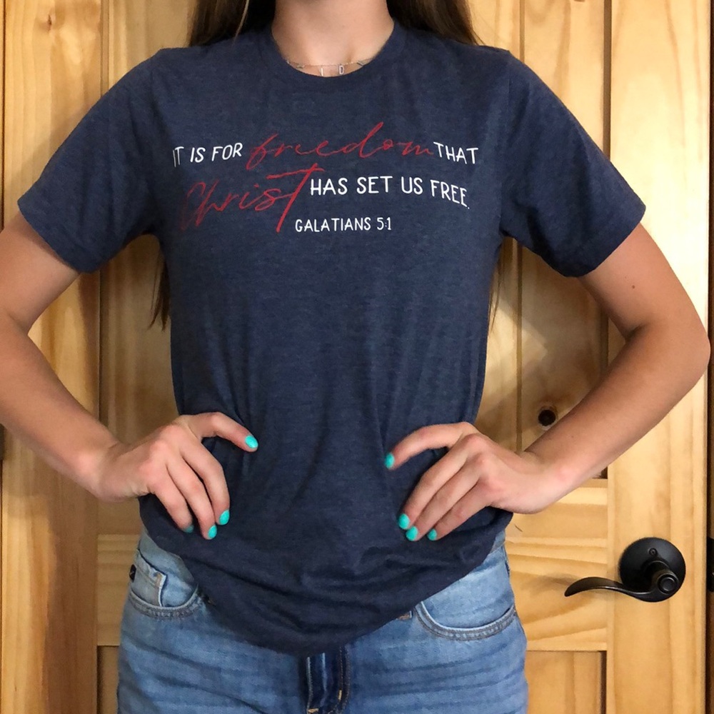 Cute graphic tee!